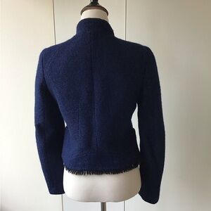 Is small sixe Xs and no longer fits me, is a Zara jacket and is beautiful made